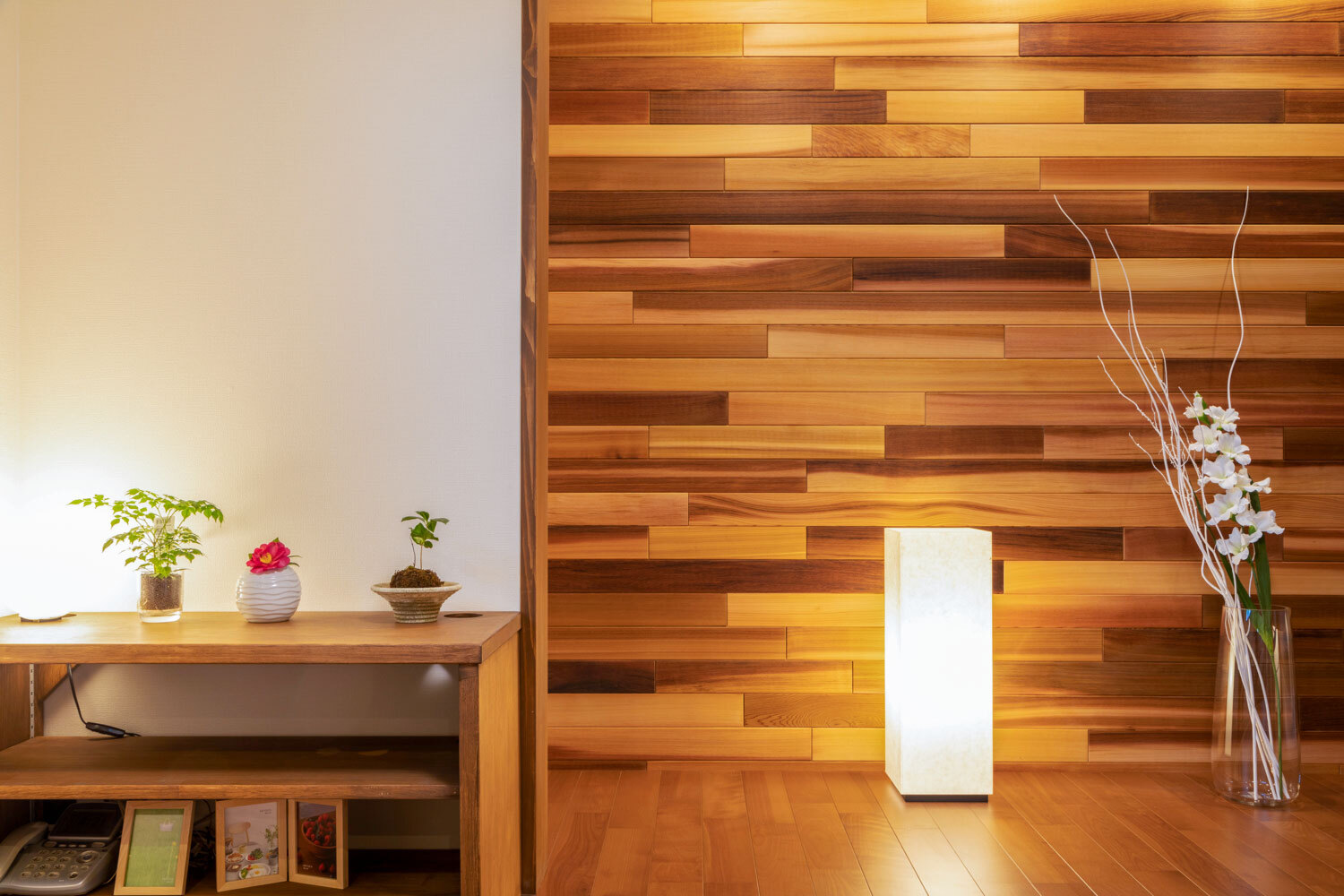 鳩山町　リノベーション・リフォーム　ウェスタンレッドシダー木壁　共和木材