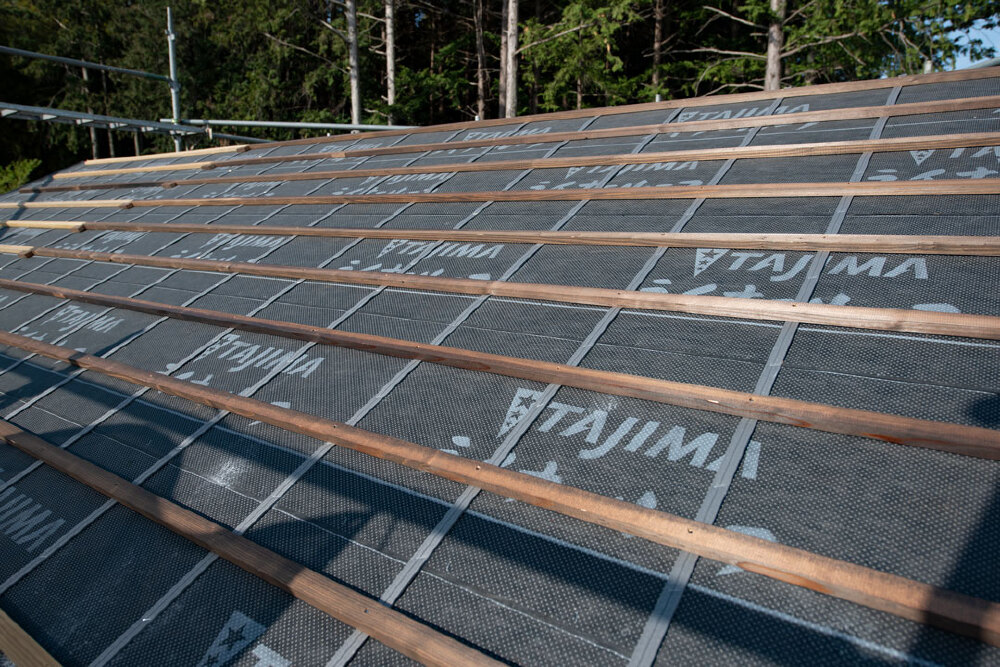 比企郡鳩山町　蔵の屋根瓦リフォーム中