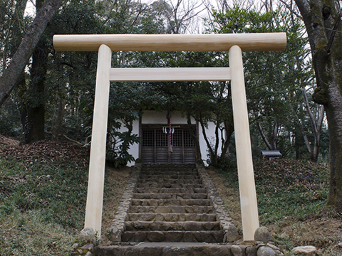 鳩山町　産士神社　鳥居設置工事