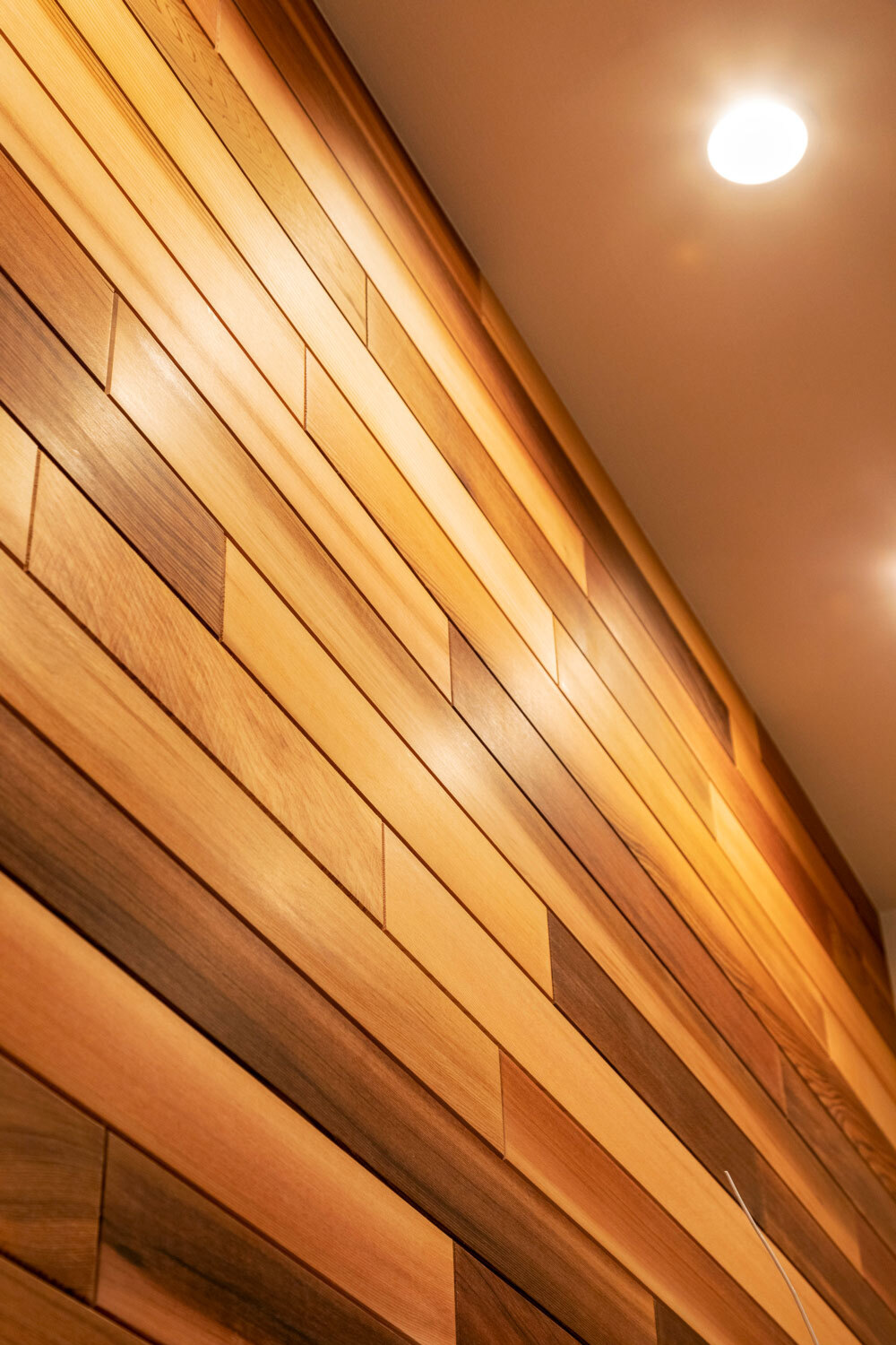 鳩山町　リノベーション・リフォーム　ウェスタンレッドシダー木壁　共和木材