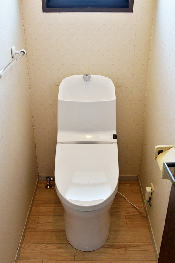 トイレの便器交換と床の張替リフォーム