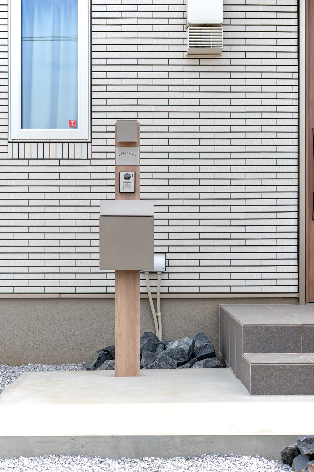 鳩山町　機能門柱